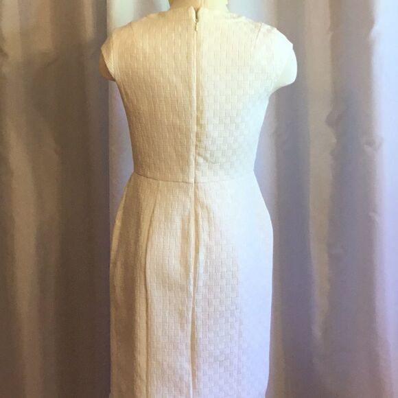 Off white dress in size 4 in basket weave design by WORTHINGTON - Picture 10 of 12